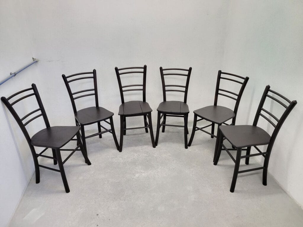 Reunica obnova starega pohištva obnovljeni stoli