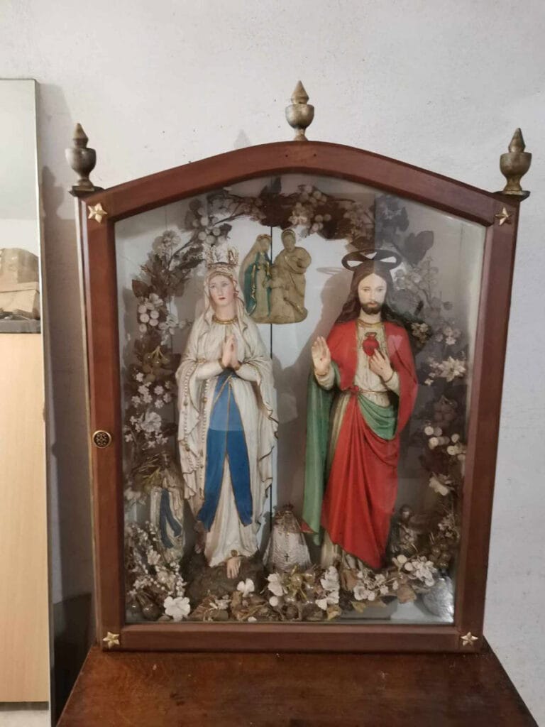 Reunica obnova starega pohištva obnovljena omarica