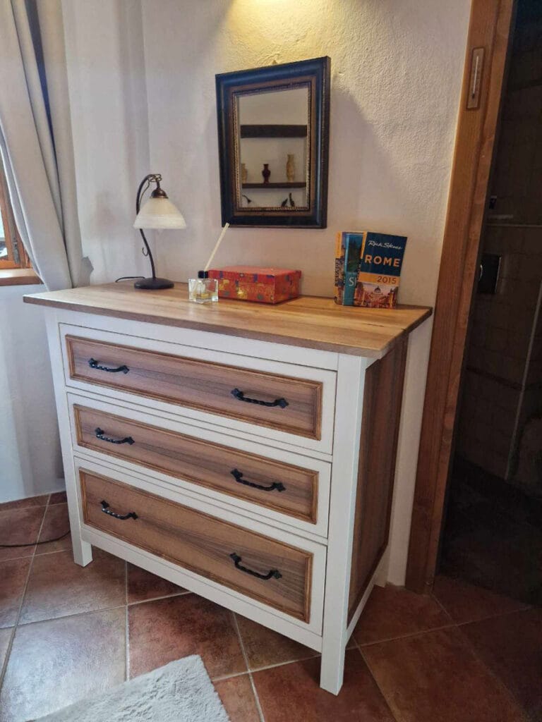Reunica obnova starega pohištva obnovljen predalnik