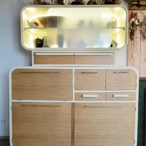 Reunica obnova starega pohištva obnovljena kredenca